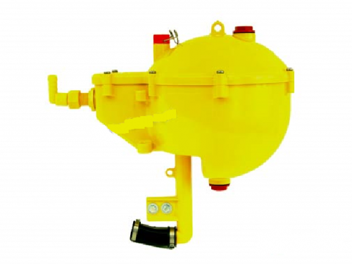 Water pressure reducer in drinking systems that maintains a constant pressure at the outlet